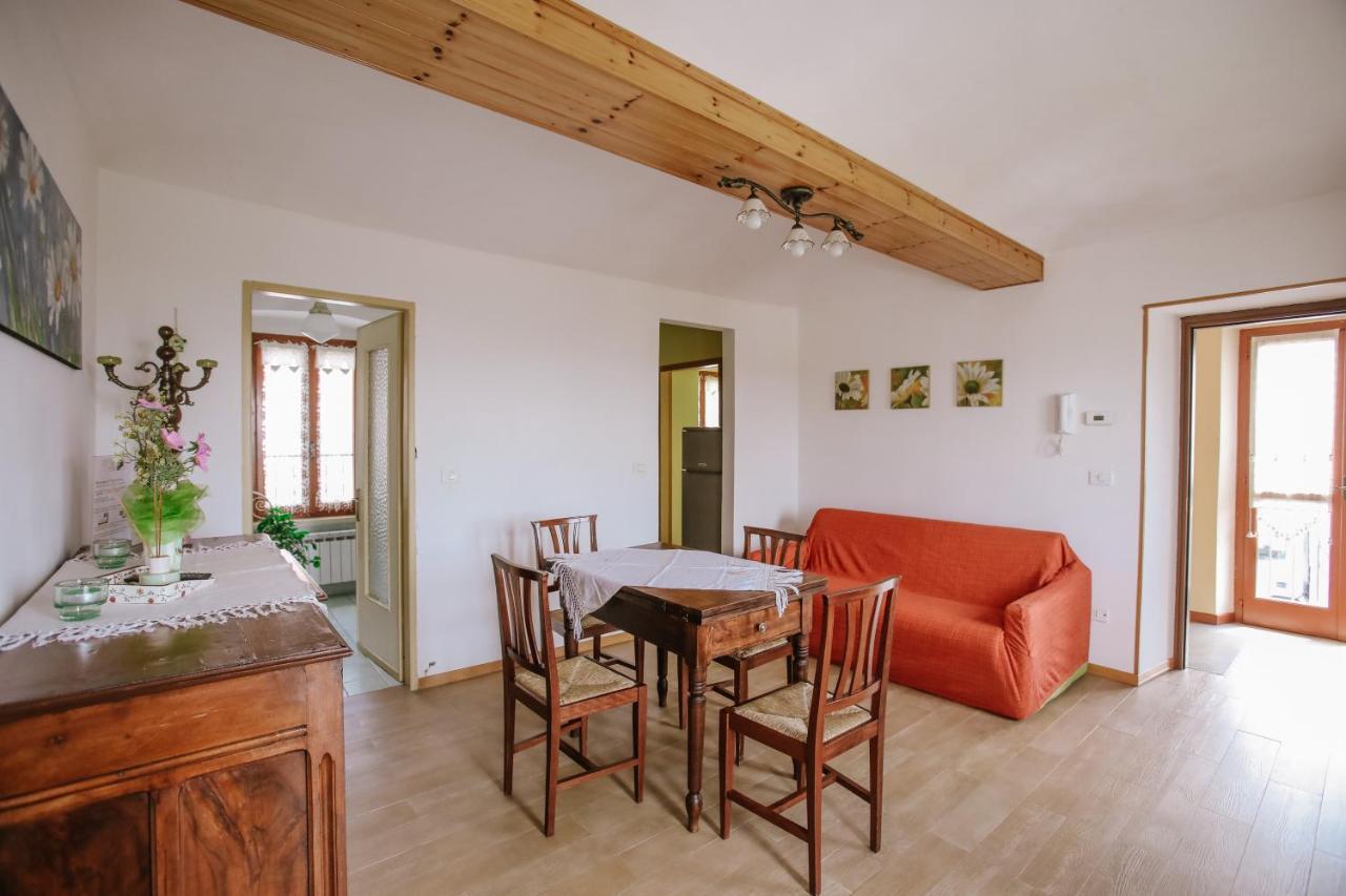 Il Pozzo Fiorito Apartment Cossombrato Luaran gambar