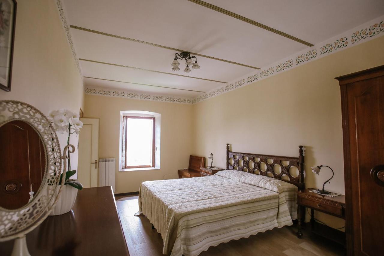 Il Pozzo Fiorito Apartment Cossombrato Luaran gambar