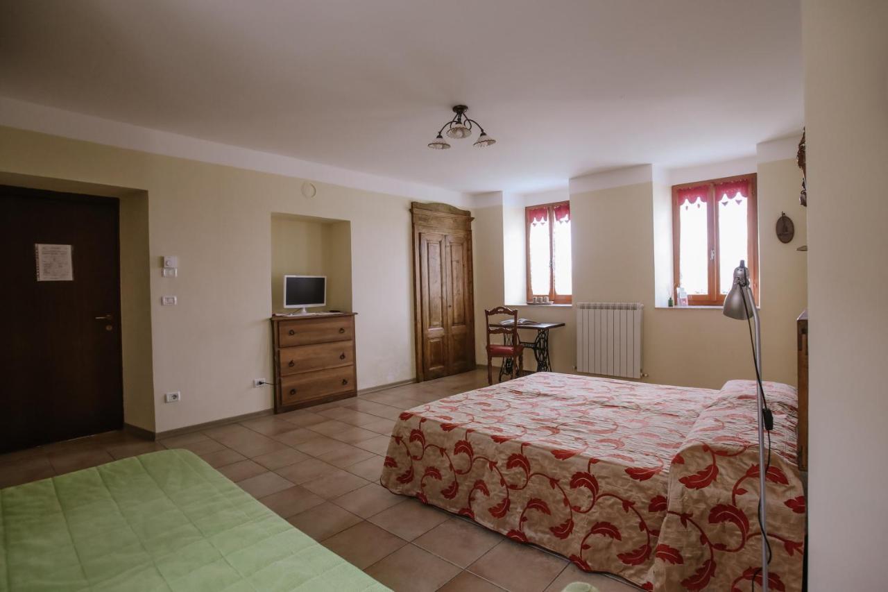 Il Pozzo Fiorito Apartment Cossombrato Luaran gambar
