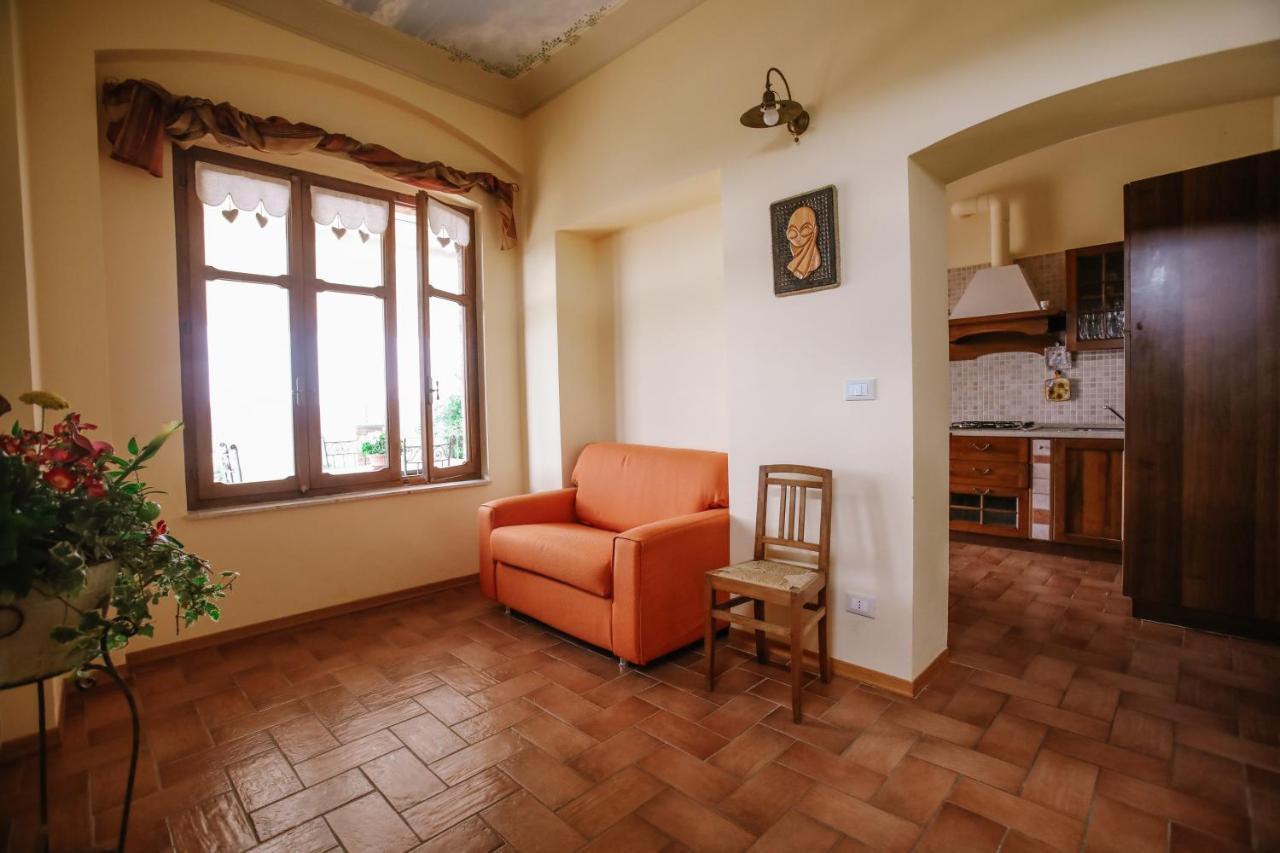 Il Pozzo Fiorito Apartment Cossombrato Luaran gambar