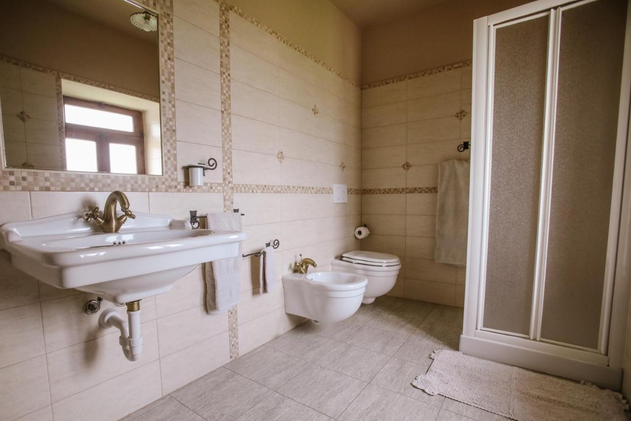Il Pozzo Fiorito Apartment Cossombrato Luaran gambar
