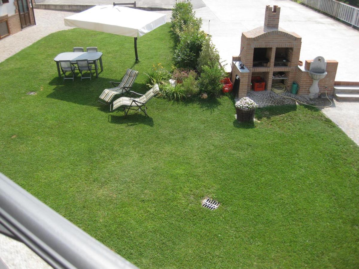 Il Pozzo Fiorito Apartment Cossombrato Luaran gambar